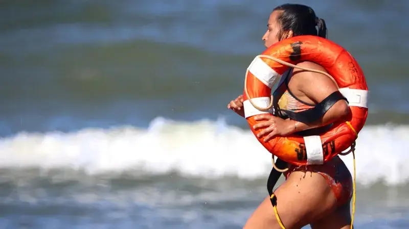 How do lifeguards save drowning victims?